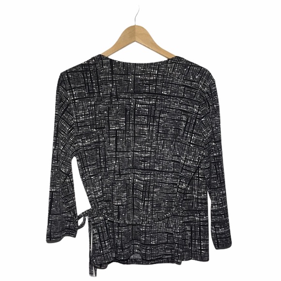 Wrap-around pattern top - Picture 7 of 7